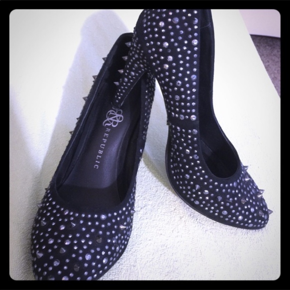 Rocker Spiked Pumps